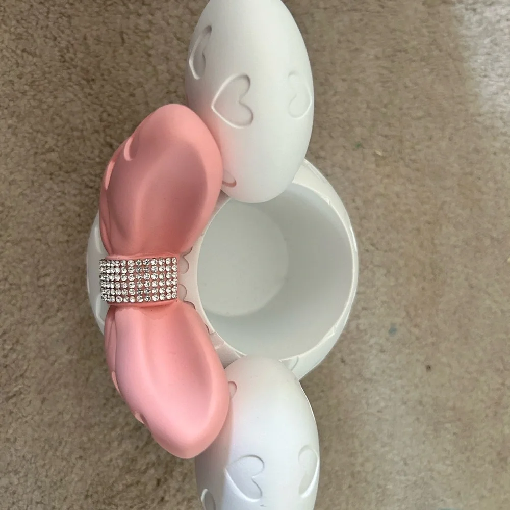 White and Pink Heart Makeup Organizer